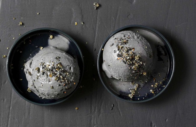 Recette de glace végétalienne lait et sucre de coco, sésame noir et blond