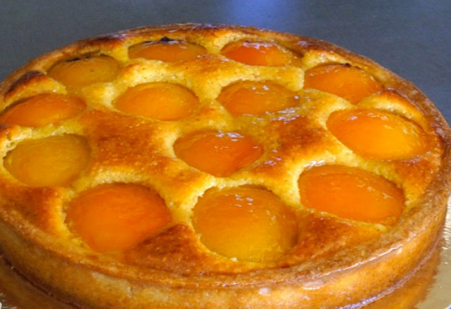 Recette pâtissière : tarte abricot à la crème amandine pistache